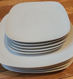 5 White Dinner Plates & 5 Dessert Plates & 2 Saucers/2 Cups