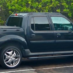 FORD EXPLORER SPORT TRAC XL $4,000  or BEST OFFER