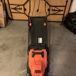 BLACK+DECKER Electric Lawn Mower