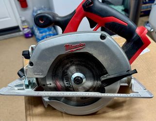 Milwaukee M18 Circular Saw 6 1/2”