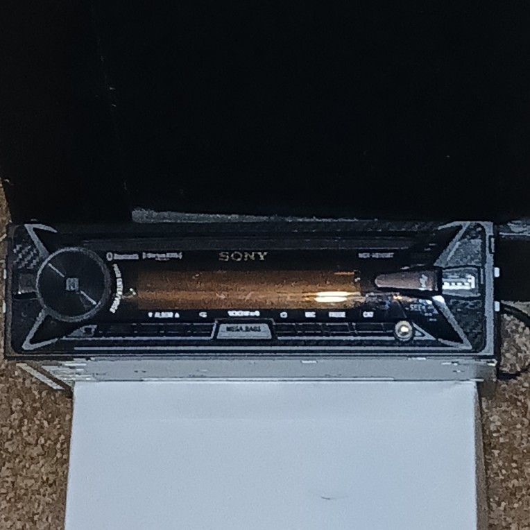 Sony Car Stereo MEX-XB1000BT. 100watt Per Channel X4