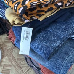 Six Pairs Of Jeans, Old Navy And Express Some With Tag Still On Them 