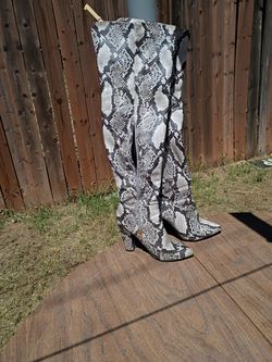 Women's knee high boots