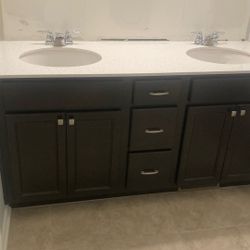 Gabinete De Baño.  60. Inches 34 inches height.