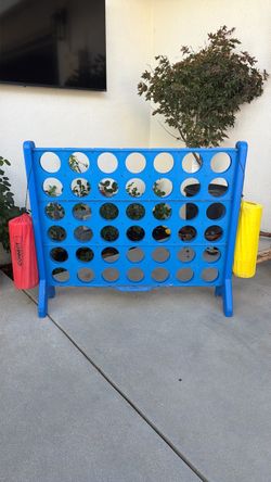 Giant backyard connect 4 game