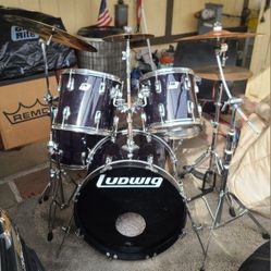 Bateria Drum Set ( LUDWIG ROCKER) Complete with Bass Pedal, Cymbals & Hi-Hats, Hardware Package, 2 pairs of Sticks and 1 Drum Tuning Key $380.00 Firm