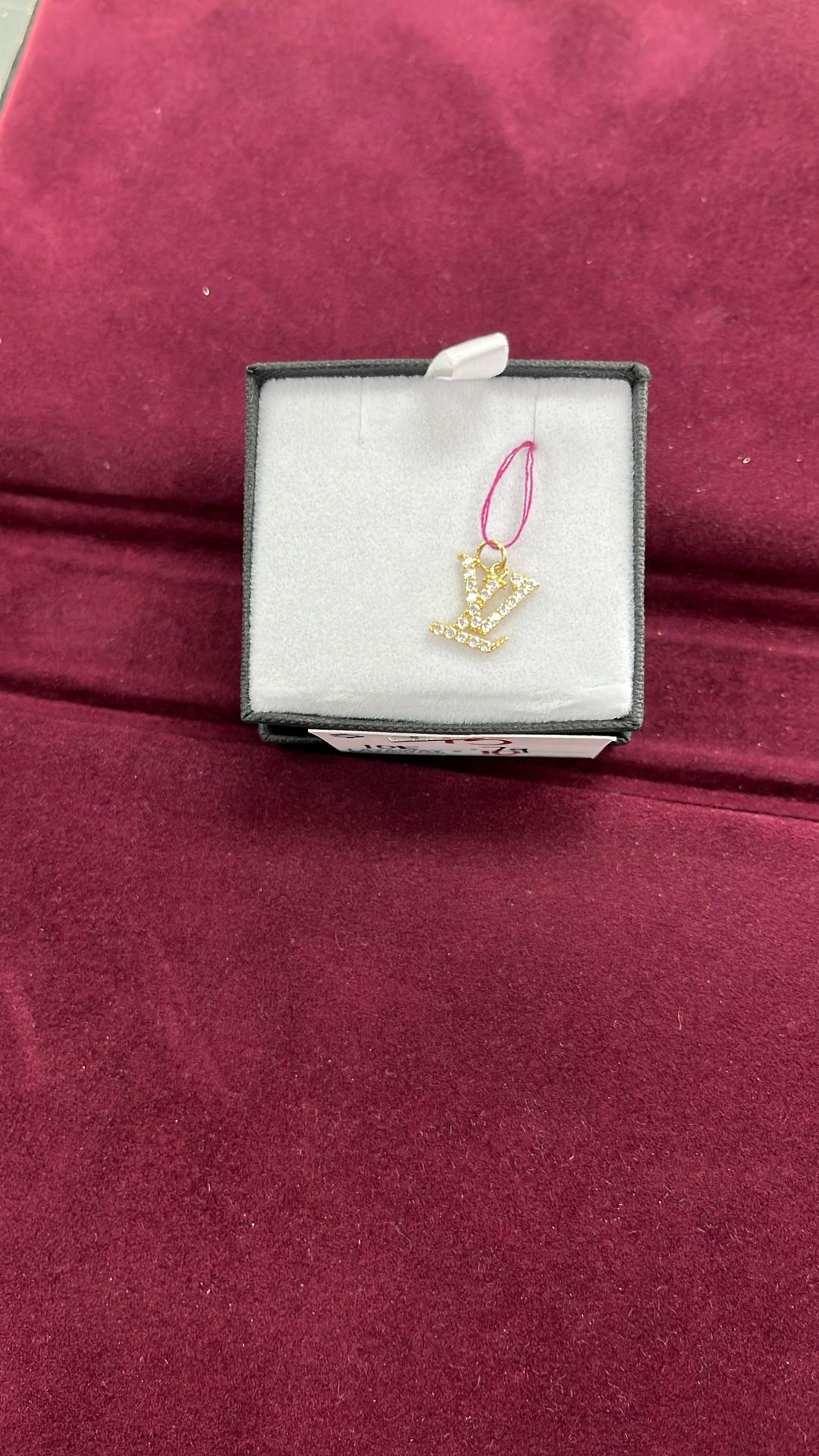 10K Gold LV Pendant 0.7 Grams 