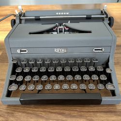 1949 Antique Royal Arrow Typewriter, Case & Original Owner Certif.