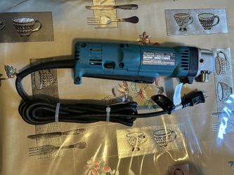 USED MAKITA 4 Amp 3/8 in. Reversible Angle Drill