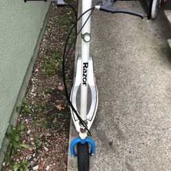 Electric scooter 