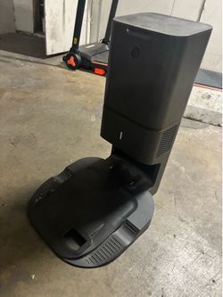 IROBOT VACUUM CLEANER