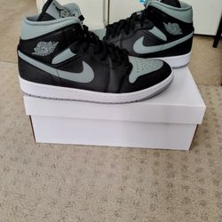Jordan 1 Mid Shadow