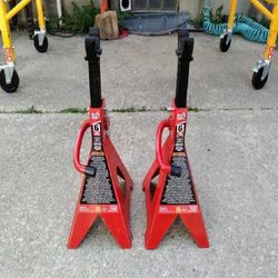 Double Two-Ton Hoist – Offers Strength and Balance! sort whose