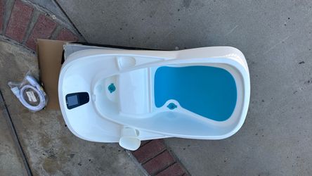 4moms Cleanwater infant bathtub, designed with a 3-in-1