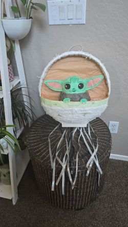 Baby yoda pinata