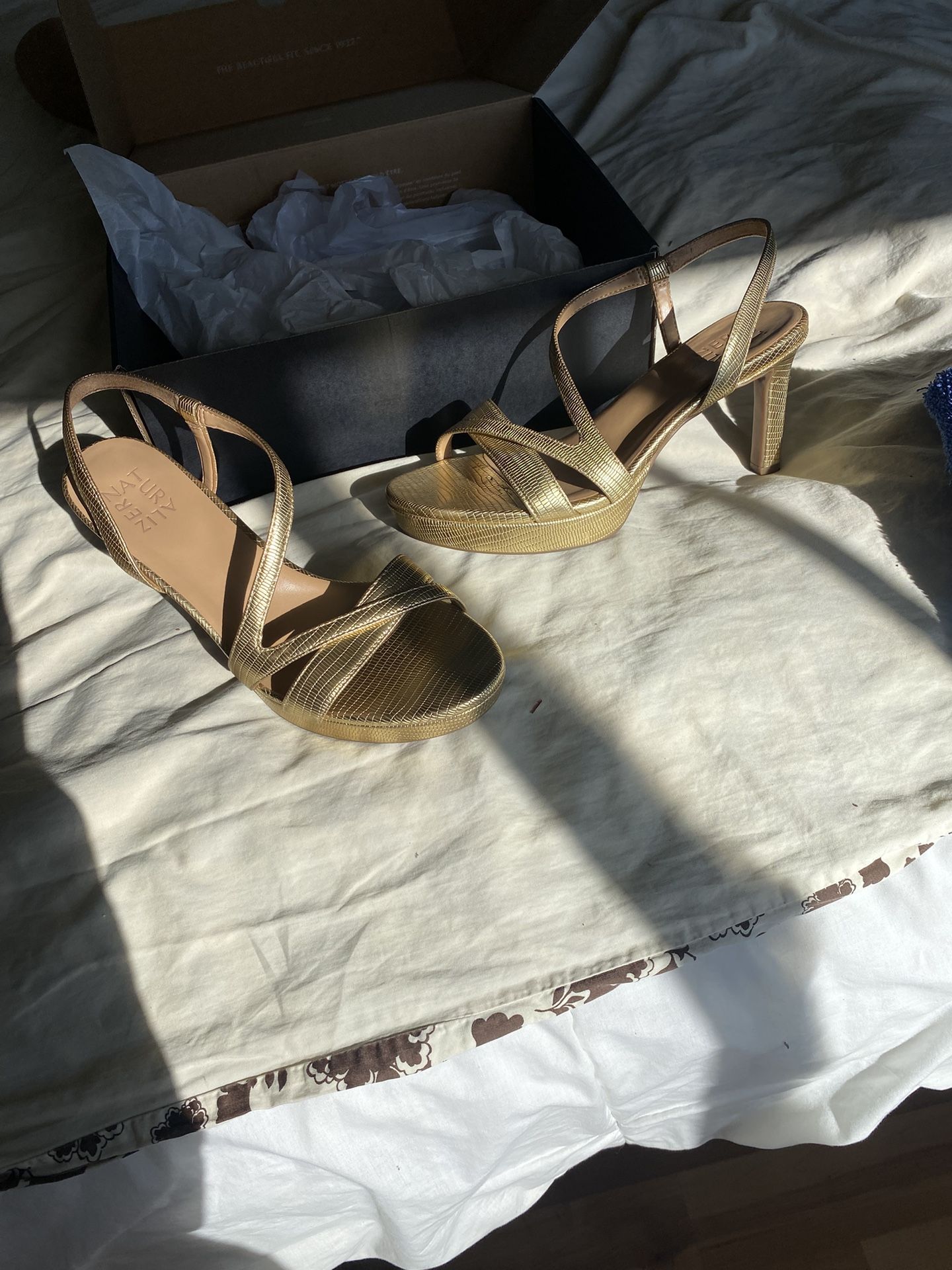 Gold high Heels Naturalizer