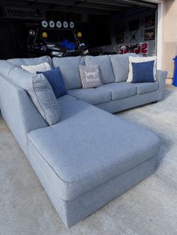 Amazing shape Ashley’s gray sectional couch !!