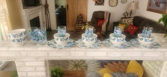 Set of 3 Plates, 4 Glasses And 4 Bowls.
