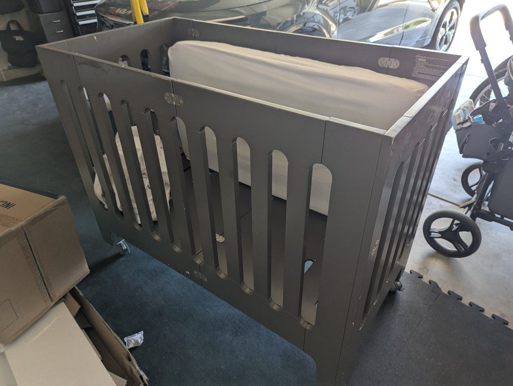 Bloom Slim Crib With Mattress And Sheets