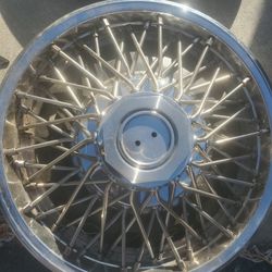 13 In Wire Hub Caps Metal Original  Gm Models 