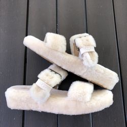 UGGS Slippers women’s Size 10