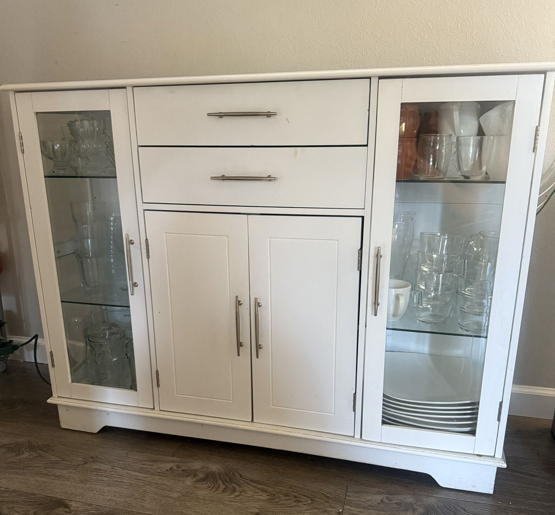 LOKO Buffet Cabinet https://offerup.com/redirect/?o=aHR0cHM6Ly9hLmNvL2QvMVJWV0ZqZA==