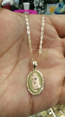 14k Gold chain & virgen 18 inch long