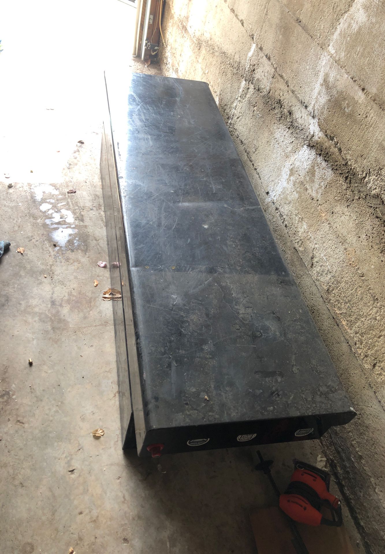 Heavy duty tool box