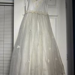 new cream- white dress, good for First Communion or nay occasions size 12T pick up near Tully And Monterey rd ask Ca 95112