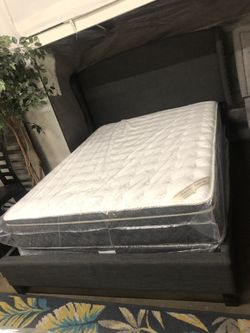 QUEEN BED