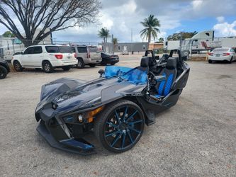 2016 Polaris Slingshot Fully Customized...only 3700 Miles