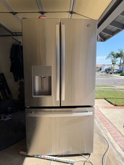 GE French door Fridge - 70x35.75x33” - Ice & Water in the door. Stainless Steel