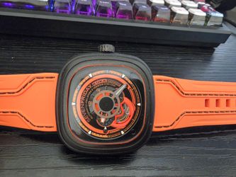 Men watch SEVENFRIDAY