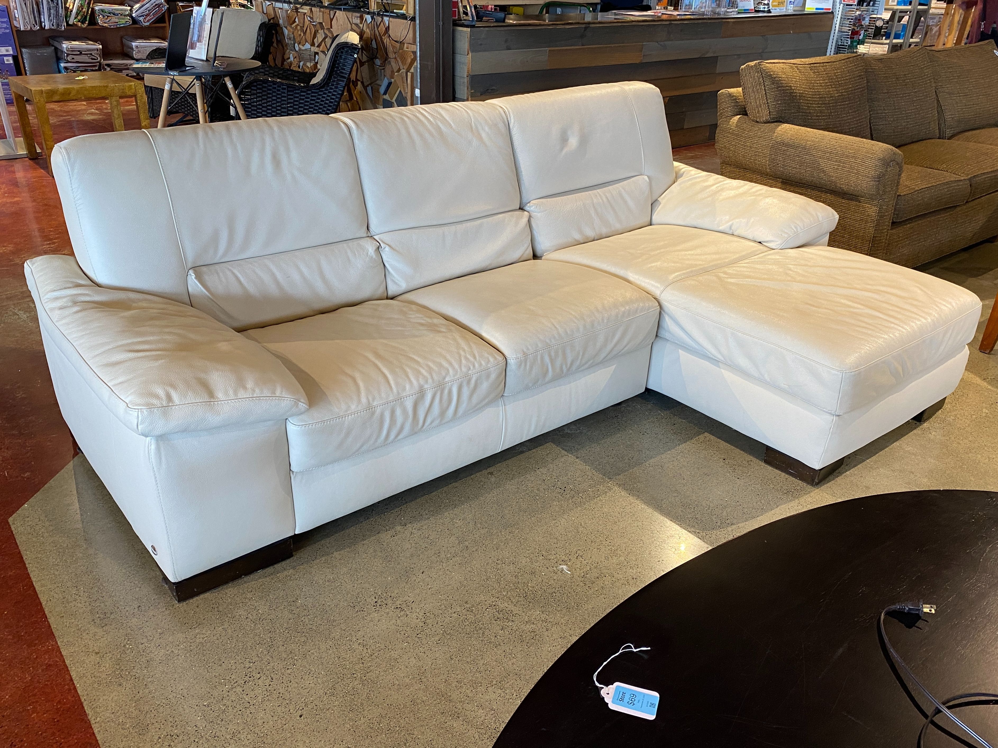 ITALSOFA White 2Pc. Sectional w/ Chaise