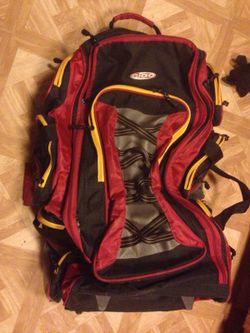 Big duffle bag w wheels