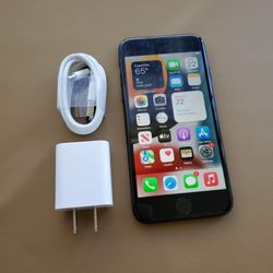 iPhone 7 - UNLOCKED - Like New  