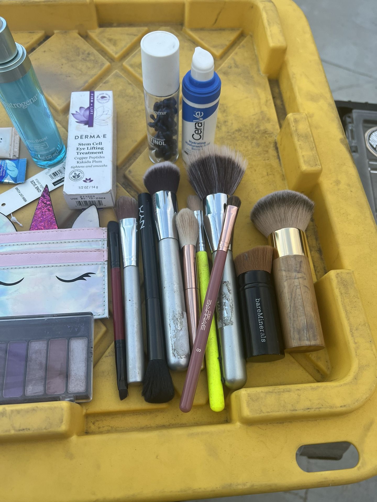 Miscellaneous Make Up 