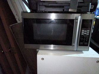 Black + Decker microwave