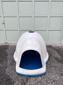 Igloo Plastic Dog House