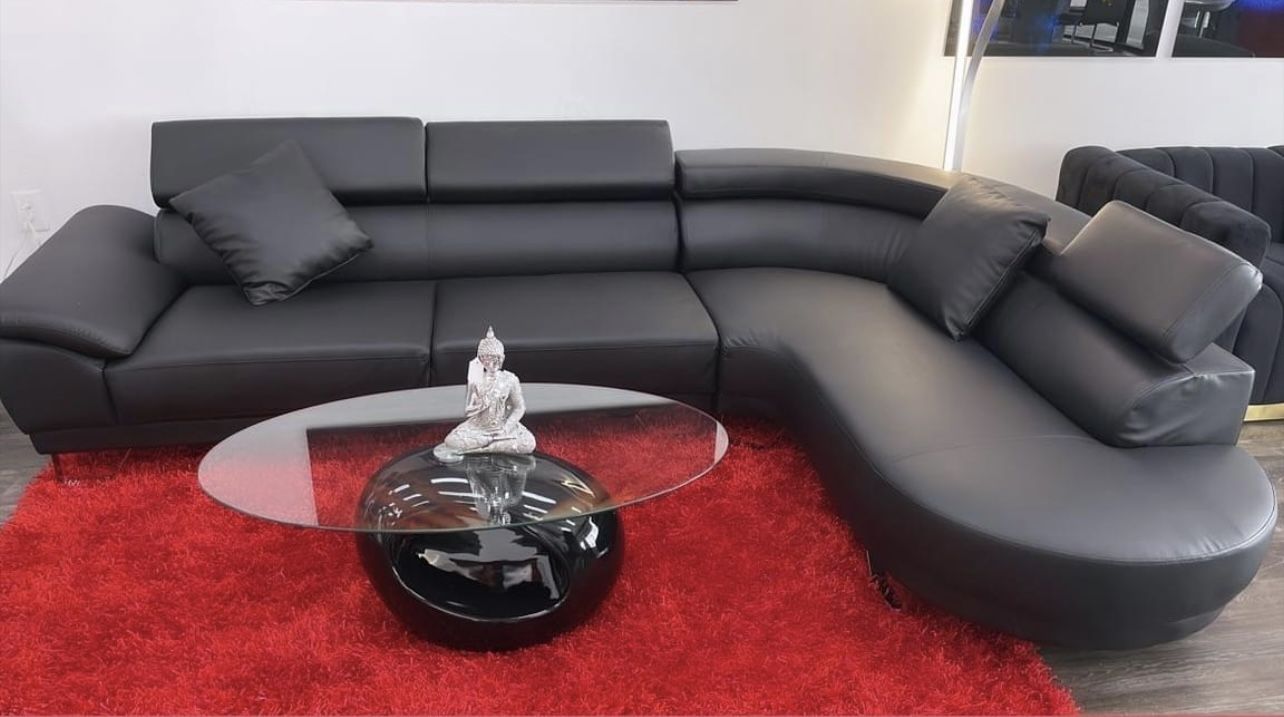 New Large Sectional (black,white,grey)