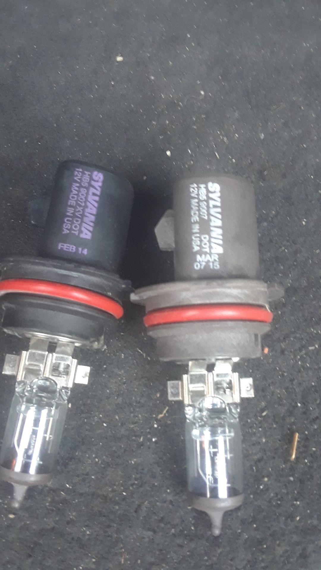 Sylvania hb5 9007 12v head lights bulbs in good working conditions