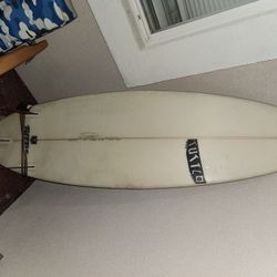 Tucci Tri FIN surfboard 