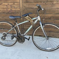 Trayl Women’s Hybrid Bike + Front Toddler Seat