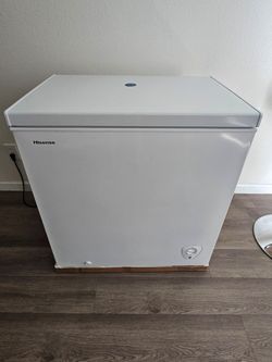 Hisense 7 Cu Ft Chest Freezer White - compact, Energy-efficient freezer ideal for bulk food storage in homes, garages, and small spaces