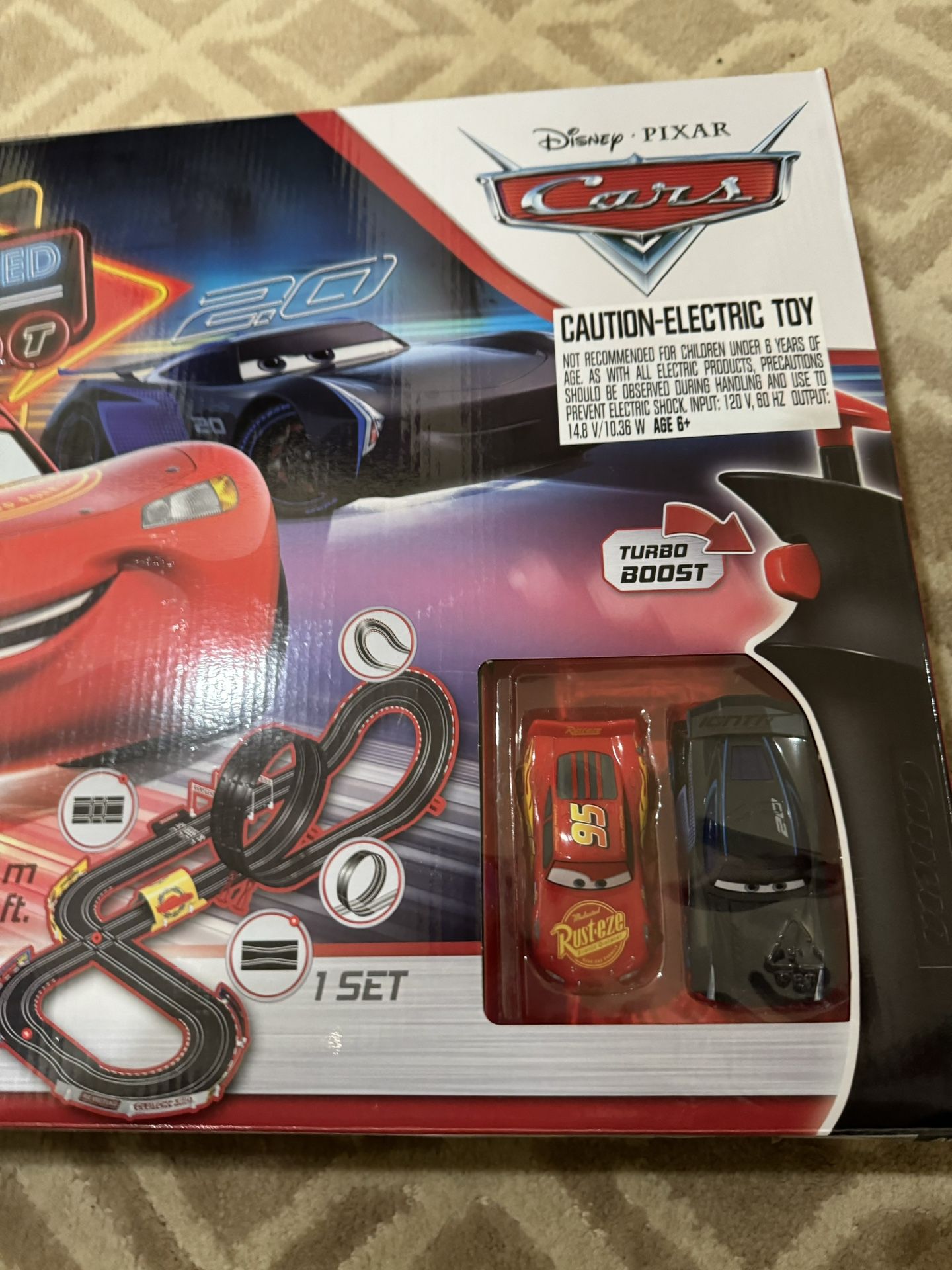 Carrera GO!!! 62477 Disney Pixar Cars Neon Nights Electric Slot Car Racing  Kids Toy Race Track Set Includes 2 Controllers and 2 Cars in 1:43 Scale :  Toys & Games 