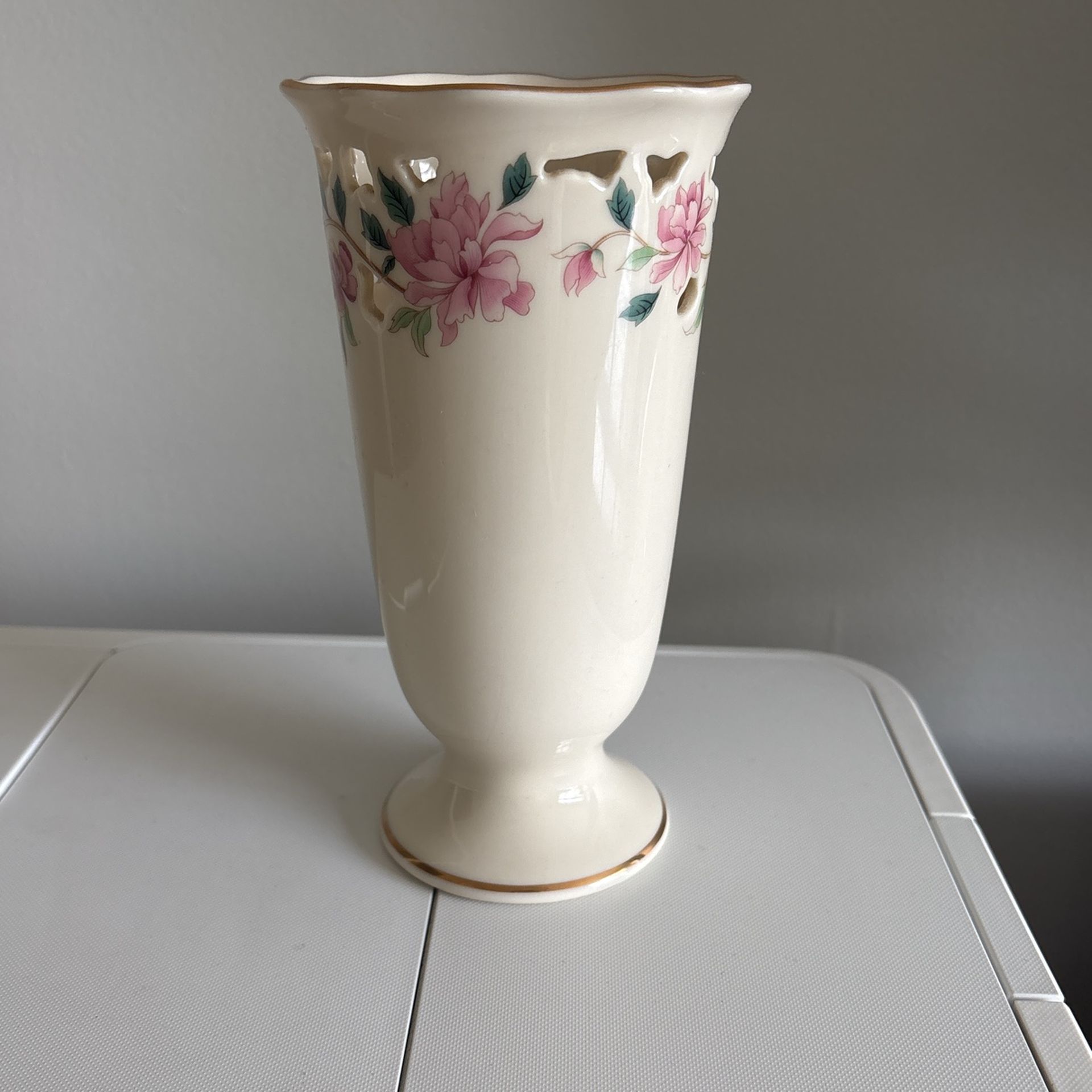 Lenox Barrington Collection Vase With Gold trim Pierced Top Floral 8 Inch Ivory Bone China