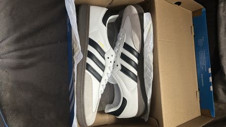 White sambas OG size 9