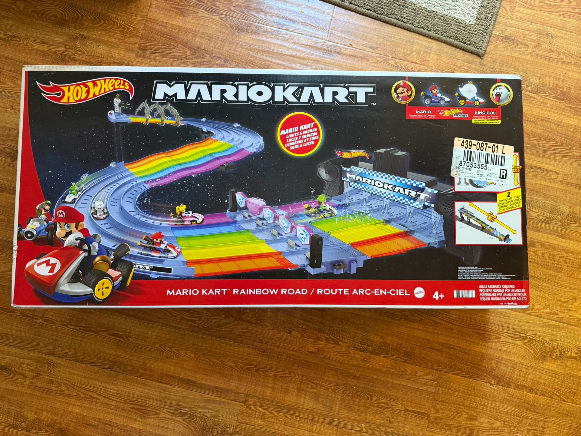 NEW Hot Wheels Nintendo Mario Kart Rainbow Road Raceway Track Set