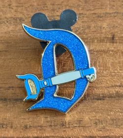 70th Anniversary Mystery Pin Gold Back Glitter D With Key To Disneyland