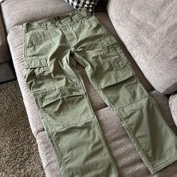 Levi’s Cargo Pants 